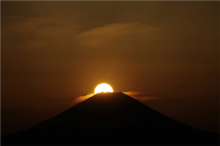 A vista do nascer do sol no Monte Fuji é celebrada principalmente no primeiro dia do ano