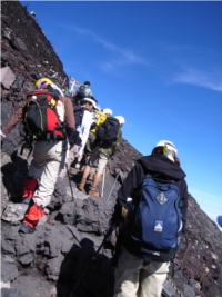 Temporada de escalada no Monte Fuji é de julho a agosto