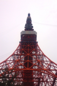 A Tokyo Tower tem 333 metros de altura