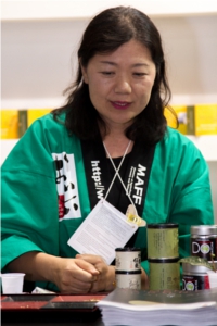 A especialista em chás, Minako Uehara explica os benefícios e diferenças dos diversos tipos de chá verde