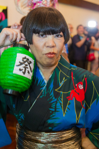 Junko Koshino veste yukata com o tema da amazônia