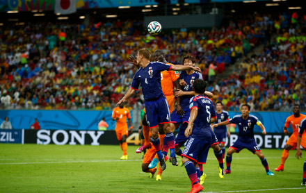 Honda marca o primeiro gol para o Japão, mas Costa do Marfim marca mais dois gols no segundo tempo e vence a partida