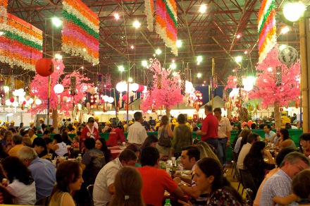 Praça de alimentação do festival