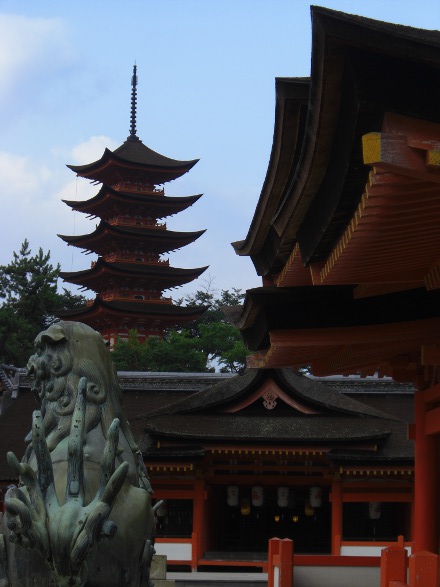 A cultura tradicional com diferentes patrimômios históricos tombaods mostram elevam o valor do Japão como marca