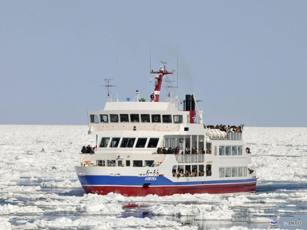 Temporada de passeios de barco quebra-gelo acontece de janeiro a março