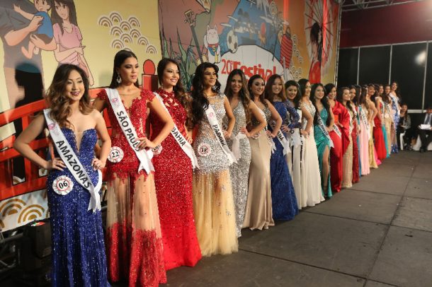 Desfile com traje de gala Miss Nikkey Brasil 2017