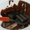 Passo 7: Depois, derreta 100g de chocolate ao leite no micro-ondas por cerca de 20 segundos.