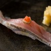 Sushi de Bonito com momiji oroshi (nabo ralado com pimenta) e mioga