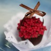 A cesta Grená é feita de chocolate belga , brigadeiro e flores de açúcar
