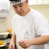 Fábio Watanabe comanda a cozinha do Uo Katsu