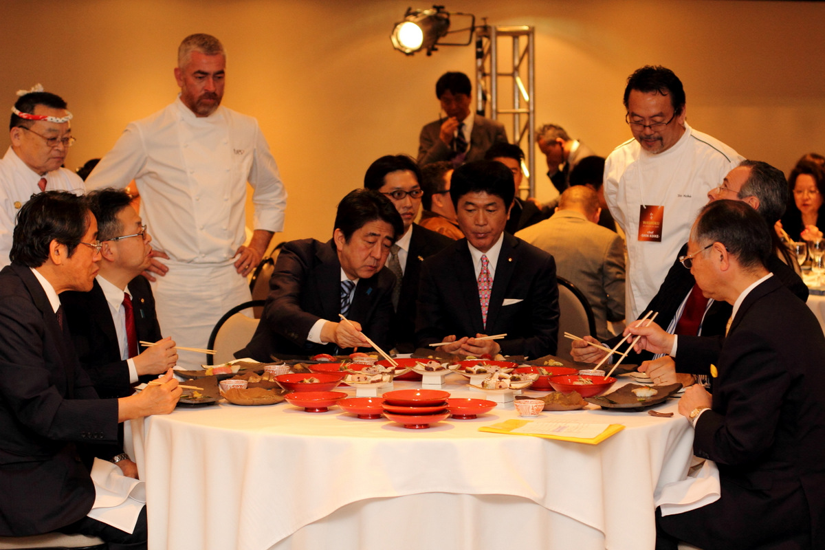 Chefs recebem Shinzo Abe e comitiva - Foto: Henrique Minatogawa