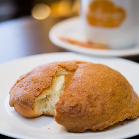 Bonpan, do Bellapan Bakery, é um pão de café, recheado com requeijão e coberto com creme de café e amendoim bellapan_bonpan