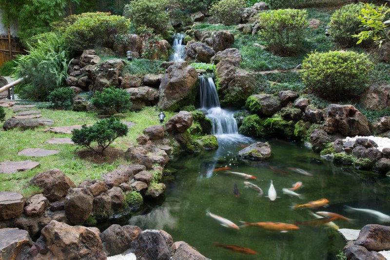 O jardim japonês pode ser visto dos salões principais