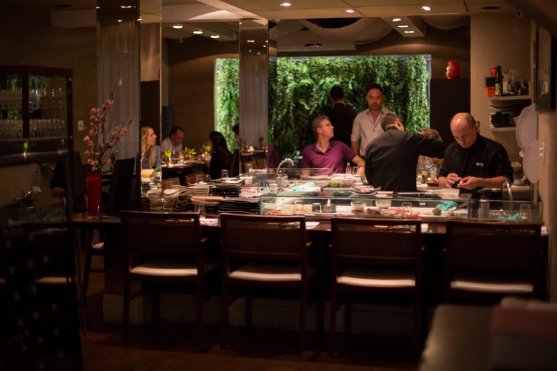 O salão do restaurante Huto recebe cerca de 44 pessoas huto_ambiente__rafaelsalvador