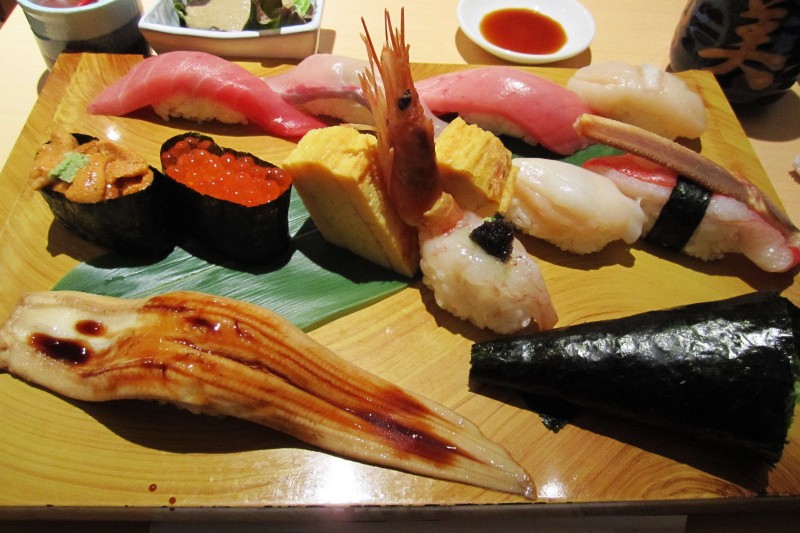 Uma das combinações oferecidas pelo Midori Sushi, a preços bem atraentes HT17_jojoscope_sushi (2)