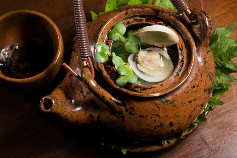 Suimono de vôngole do chef Nobu Ozaki, do restaurante Kei asari_suimono