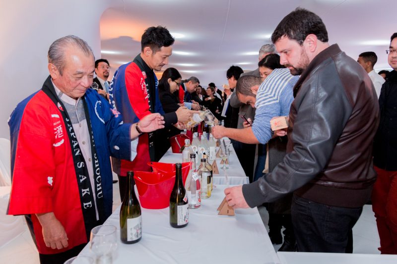O evento 'Kokushu, uma dose de Japão' promoveu a degustação de bebidas japonesas em São Paulo kokushu_degustacao (3)