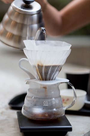 Café coado na Hario V60