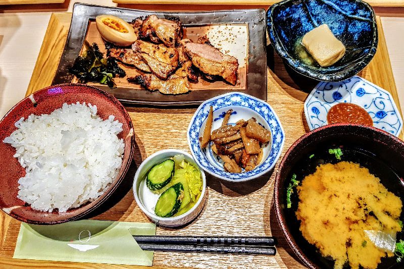 Teishoku do Ikkon Sansai, em Tokyo