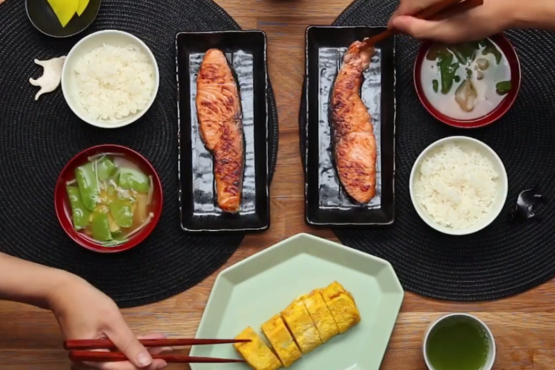 Café da manhã tradicional japonês