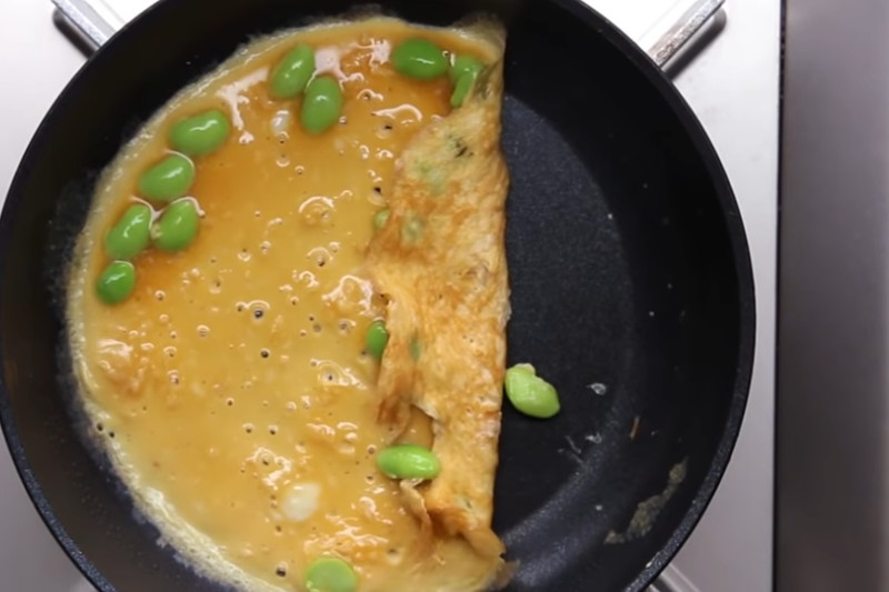 Omelete com edamame