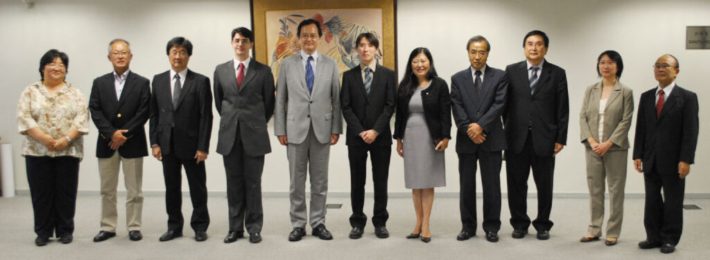Recepção aos novos integrantes do Programa JET em São Paulo com a presença do cônsul geral do Japão em São Paulo  Takahiro Nakamae (ao centro) e convidados.