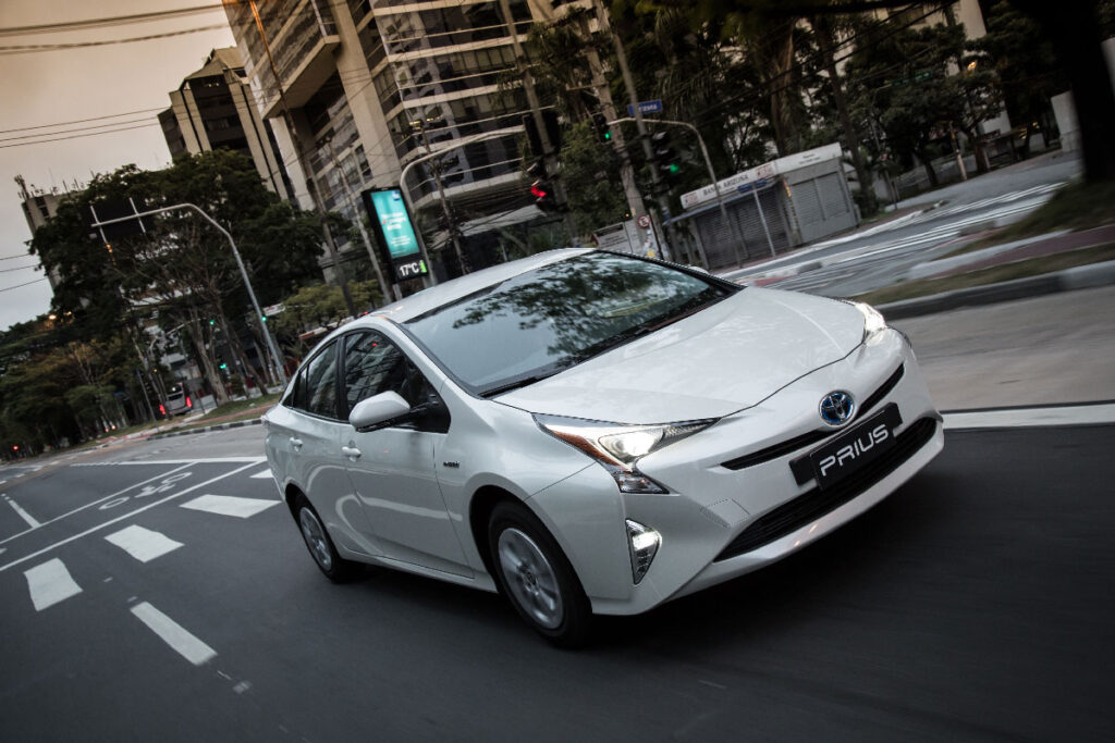 Toyota lança a quarta geração do Prius no Brasil