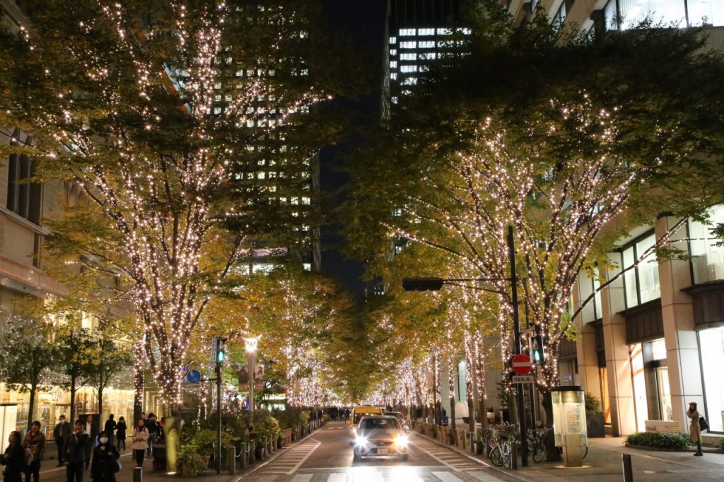 Iluminação ao longo da rua Nakadori