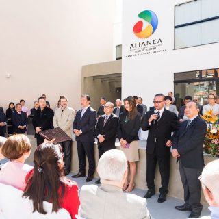 Autoridades e personalidades na inauguração do Centro Cultural Aliança