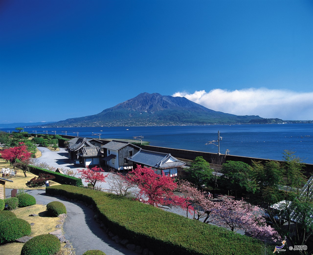 Jardim Senganen e avisa para o Monte Sakurajima