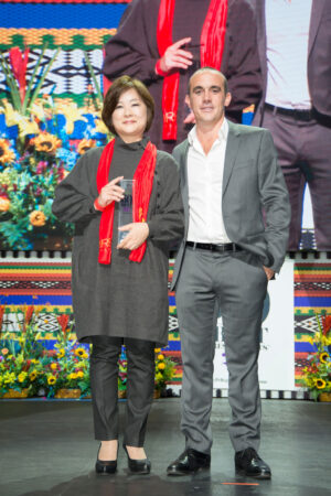 Saiko Izawa recebe o prêmio de Melhor Confeiteira da América Latina de 2017
