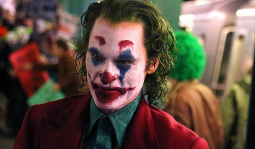 Joaquin Phoenix se destaca em imagem inédita de Coringa 2